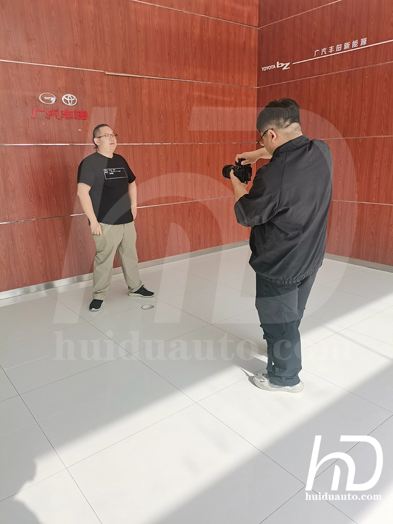 Behind the Scenes: HuiduAuto Team Captures Highlander’s Family Appeal in Park Setting